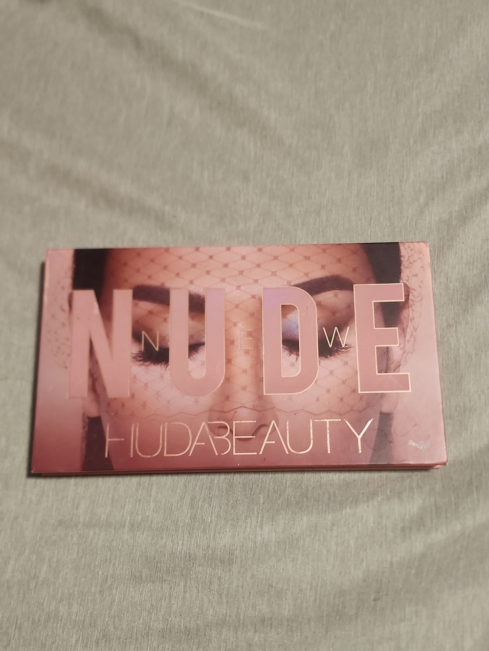 HUDA BEAUTY Nude Eyeshadow Palette - Rose Pink and Gold Accents